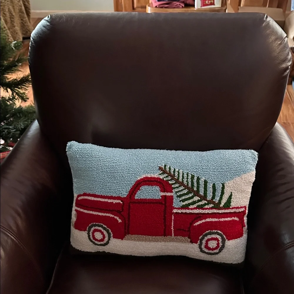 NWOT CHRISTMAS TRUCK TREE PILLOW ST NICHOLAS SQUARE SIMILAR TO GLUCKSTEIN HOME